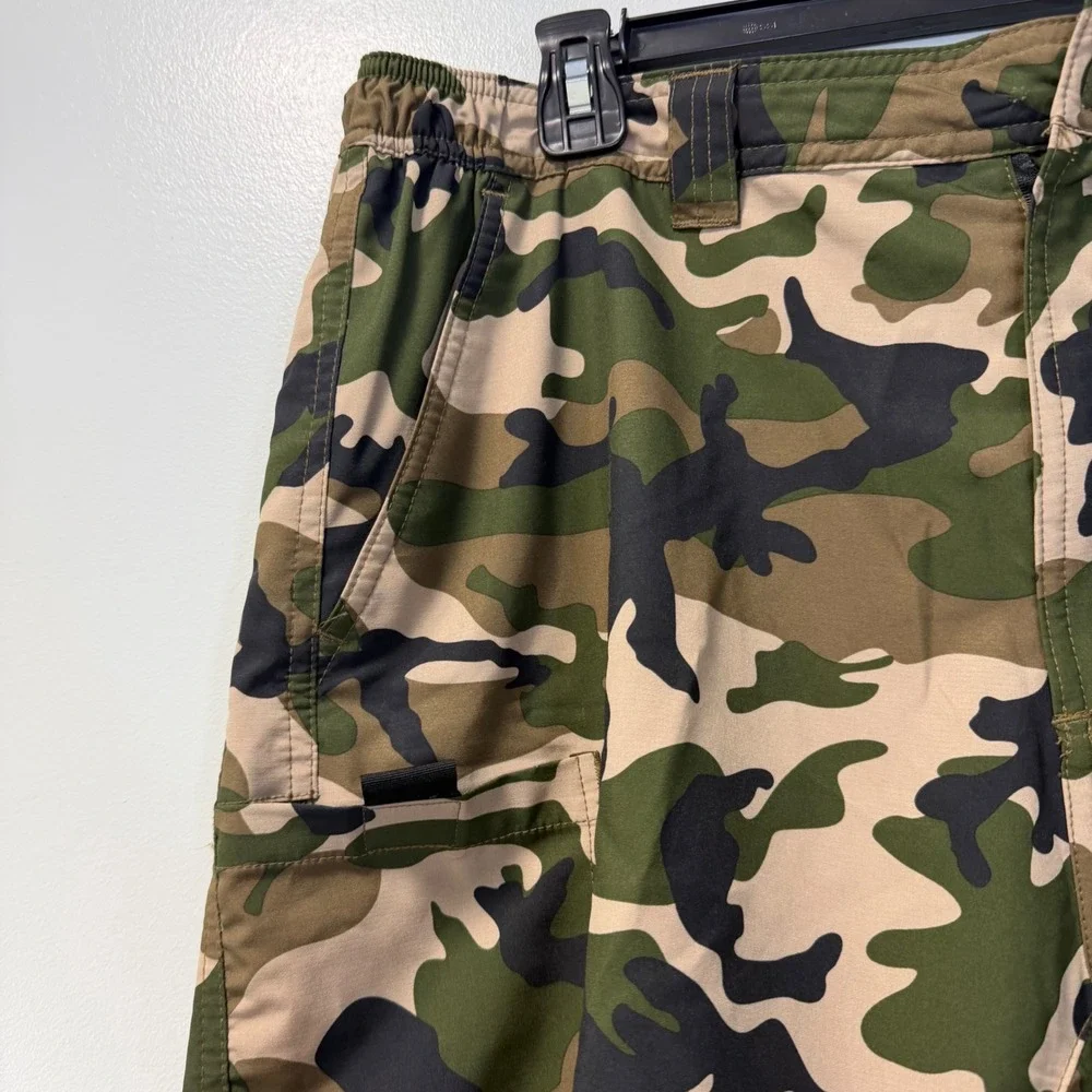 Fintech Mens‎ Camo Performance Fishing Shorts Green Brown Large Zipper Pockets